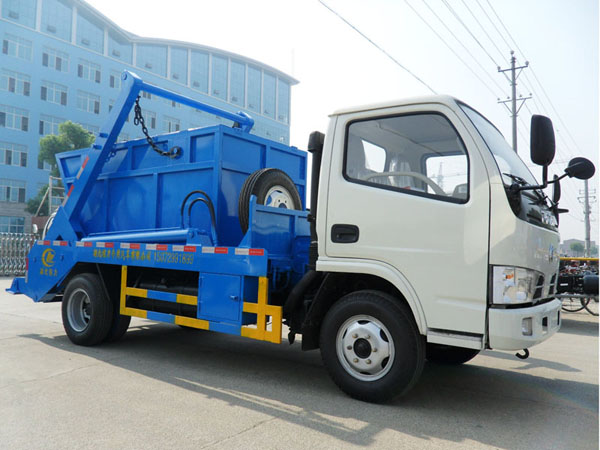 東風(fēng)銳鈴5噸擺臂式垃圾車