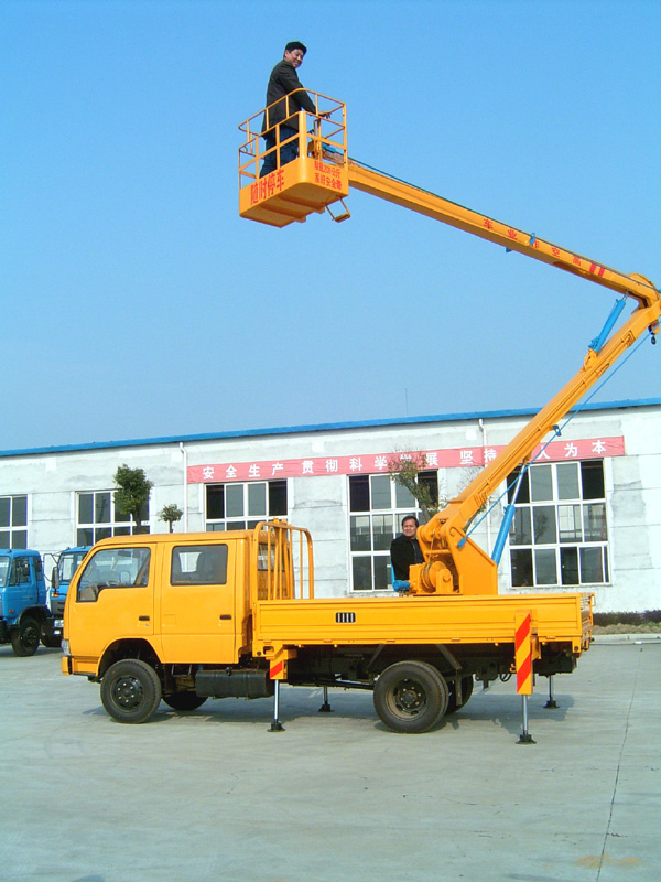 東風(fēng)銳鈴雙排高空作業(yè)車