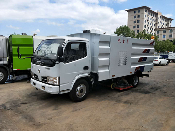 東風(fēng)福瑞卡吸塵車（干式掃路車）