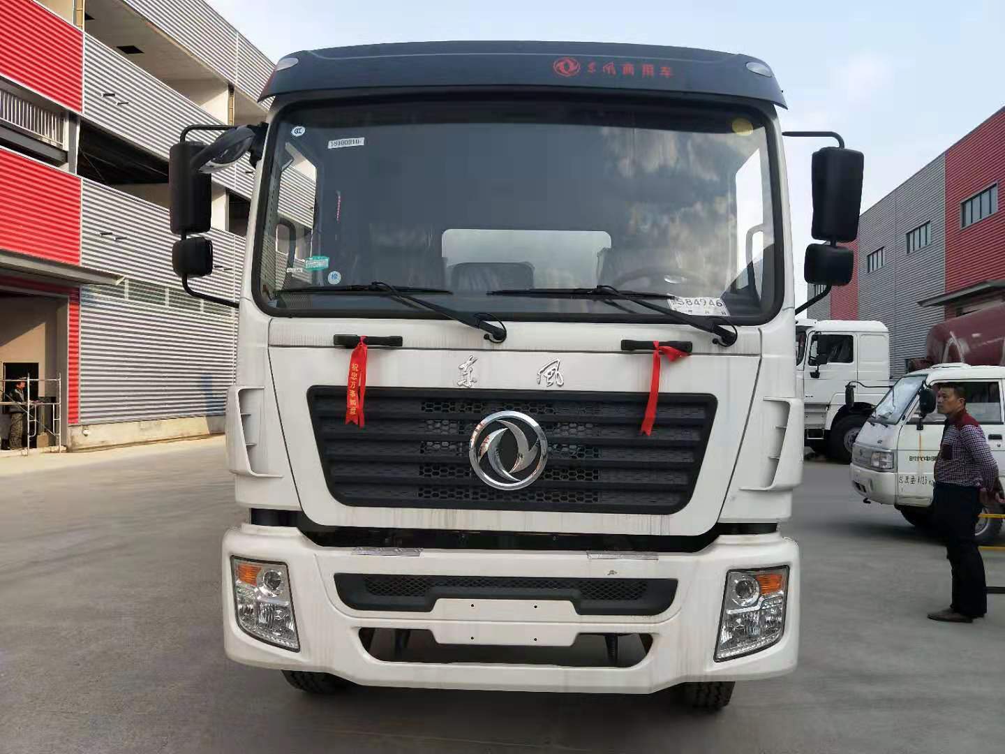 東風6x4干混砂漿運輸車